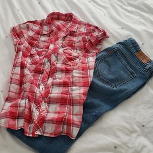 Levi's jeans paired with H&M shirt